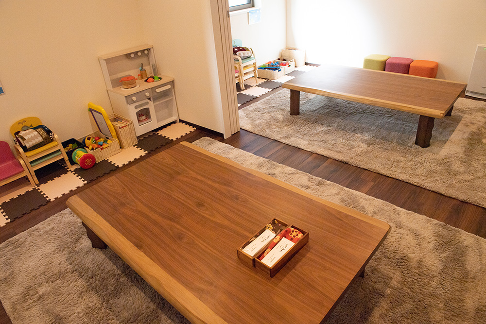 仕切りもできる、二間続きの個室